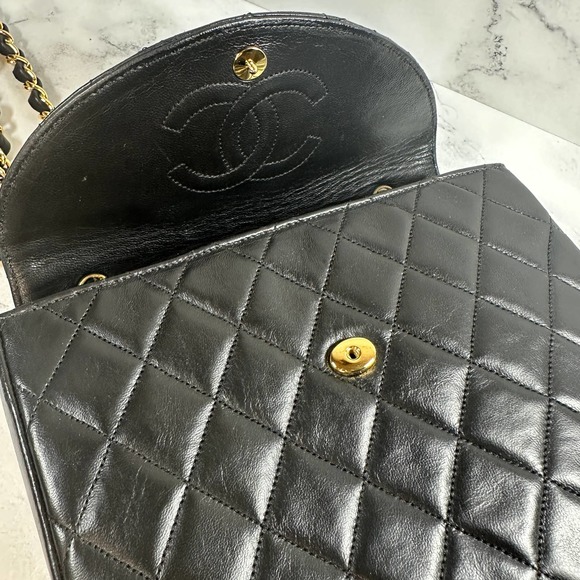 ❌❌ Chanel Vintage Mini Crossbody Bag Round Moon Flap Oversized CC Black/Gold 24K - Picture 16 of 16